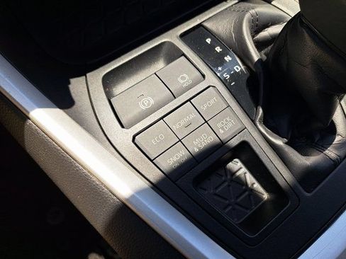 Used 2020 Toyota RAV4 XLE Premium AWD/4WD image 21