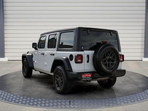 Used 2025 Jeep Wrangler Unlimited Sport AWD/4WD image 5