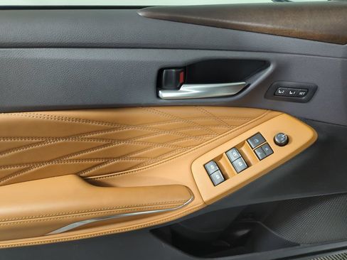 Used 2019 Toyota Avalon Limited FWD image 9