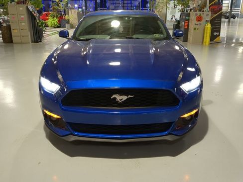 Used 2017 Ford Mustang Coupe RWD image 3