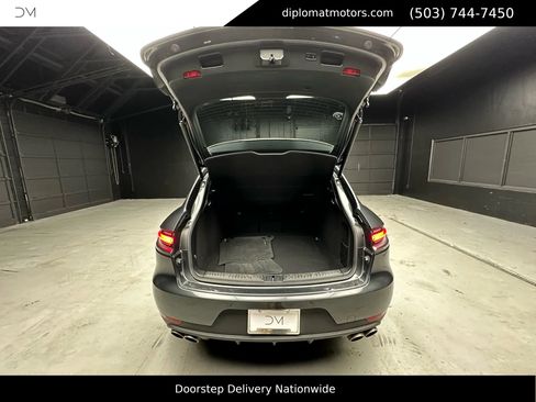 Used 2020 Porsche Macan S w/ Premium Package Plus image 36