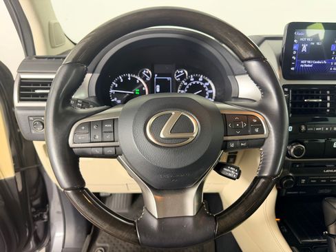 Used 2023 Lexus GX 460 Premium w/ Accessory Package AWD/4WD image 11