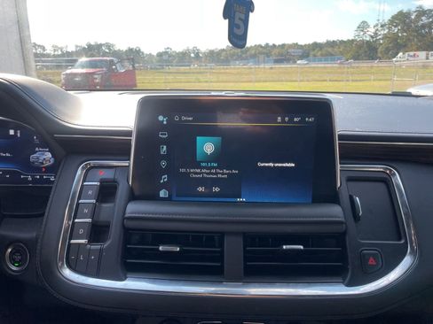 Used 2022 Chevrolet Suburban LT w/ Luxury Package image 10