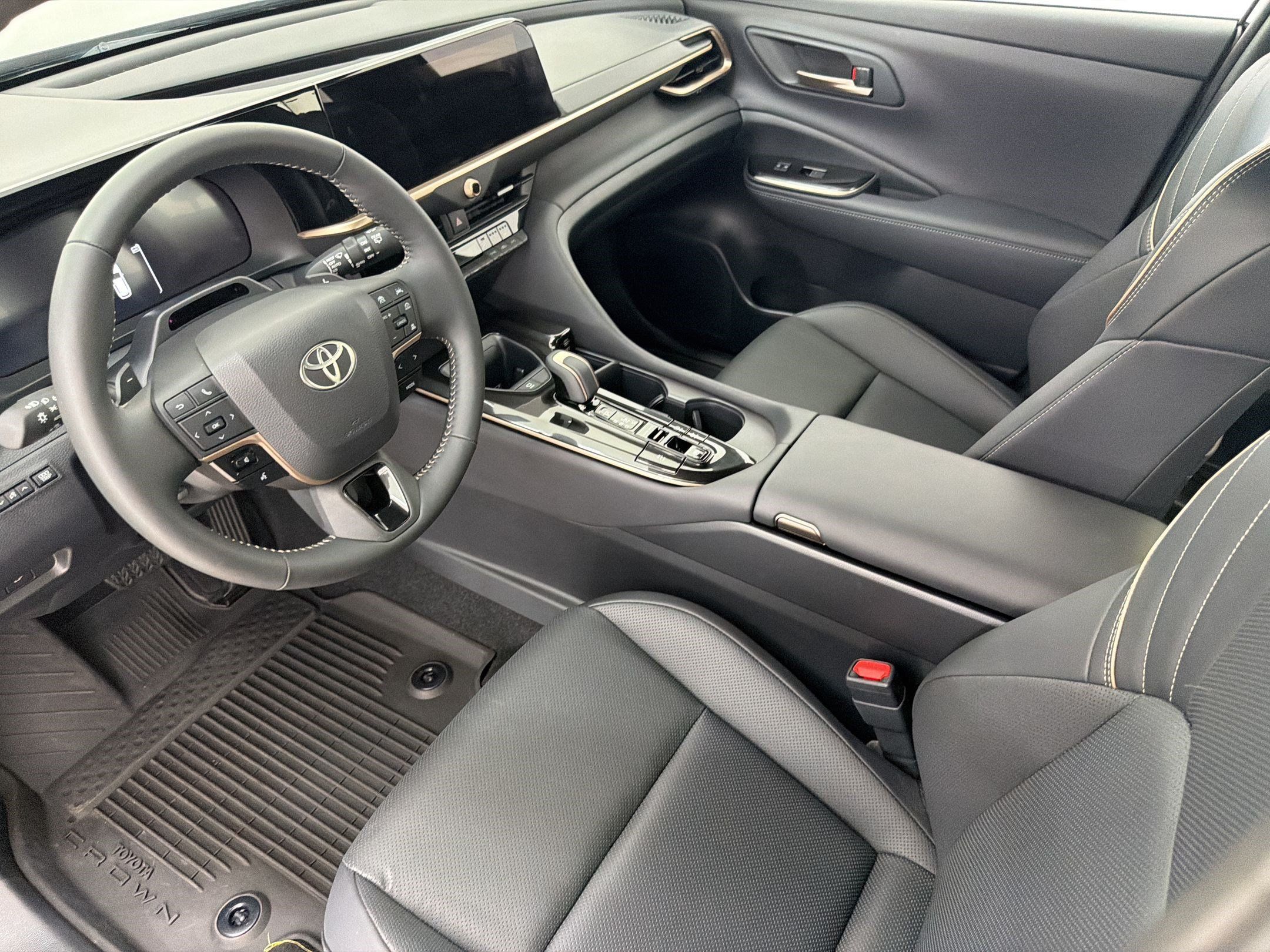 Used 2026 Toyota Crown Signia w/ Advanced Technology Package AWD/4WD image 4