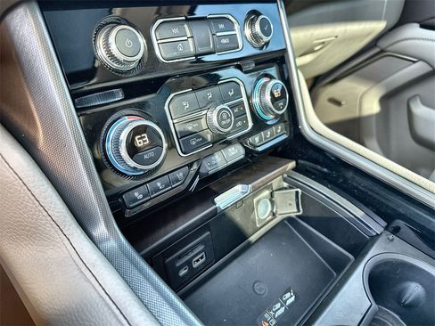 Used 2021 GMC Yukon Denali w/ Denali Ultimate Package image 27