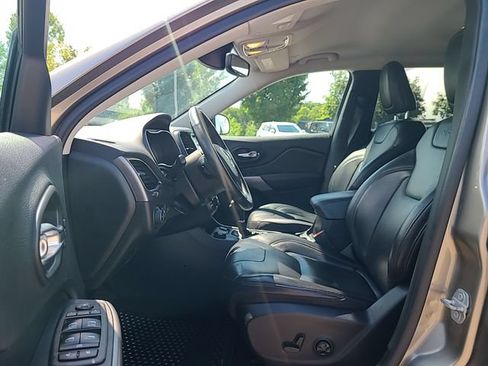 Used 2019 Jeep Cherokee Limited w/ Technology Group AWD/4WD image 12