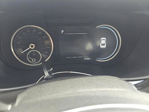 Used 2025 Genesis G70 2.5T RWD image 16