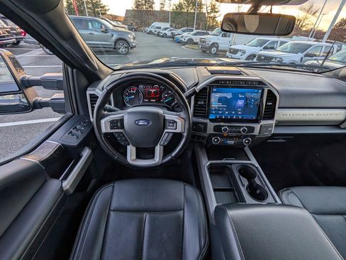 Used 2022 Ford F250 Lariat w/ Black Appearance Package image 17