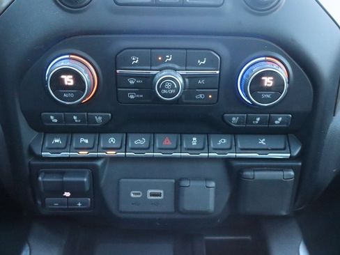 Used 2020 Chevrolet Silverado 1500 High Country w/ Technology Package image 12