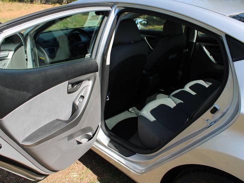 Used 2013 Hyundai Elantra GLS w/ Preferred Pkg image 24