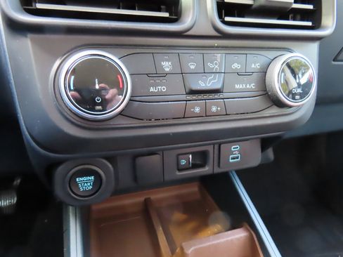 Used 2023 Ford Maverick Lariat image 24