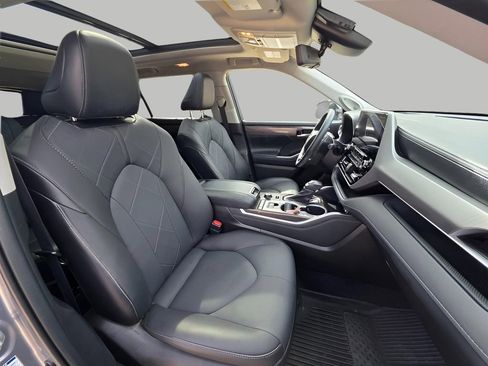 Used 2021 Toyota Highlander Platinum image 14