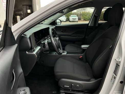 Used 2025 Hyundai Kona SEL image 10