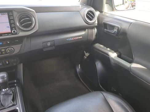 Certified 2022 Toyota Tacoma TRD Off-Road w/ TRD Premium Off Road Package image 17