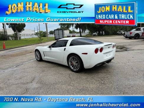 Used 2006 Chevrolet Corvette Coupe w/ Preferred Equipment Group RWD image 7