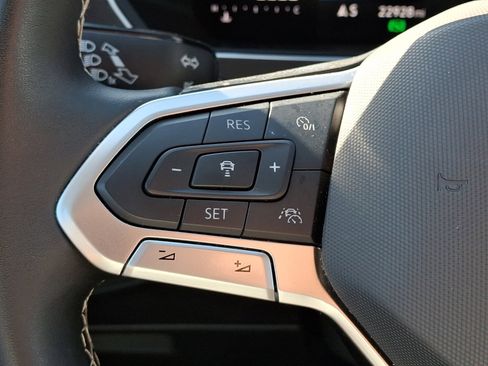 Certified 2024 Volkswagen Tiguan SE image 22