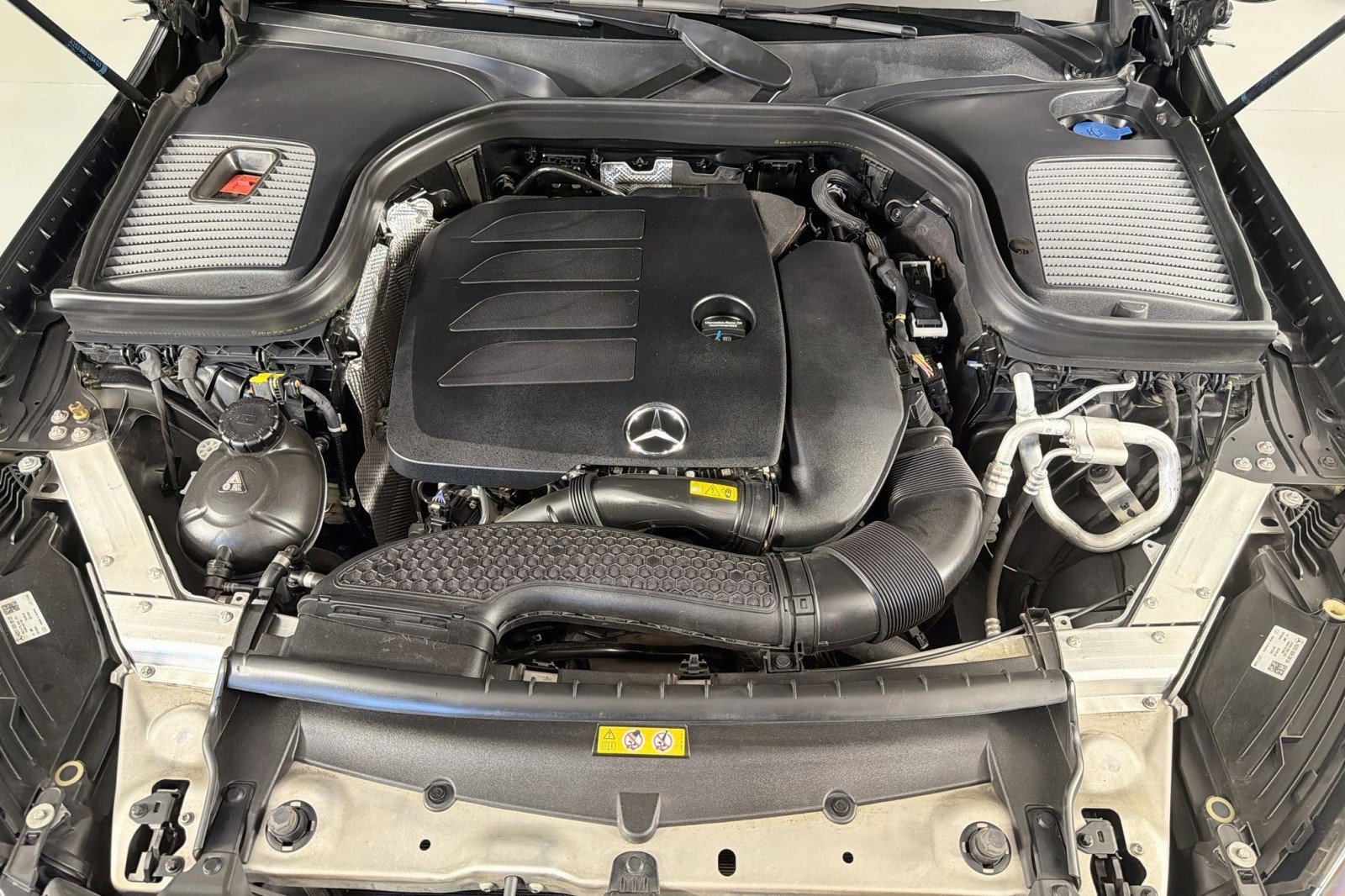 Used 2022 Mercedes-Benz GLC 300 4MATIC image 11