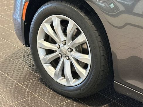 Used 2017 Chrysler 300 Limited AWD/4WD image 8
