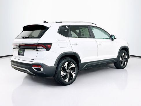 Used 2025 Volkswagen Taos SE AWD/4WD image 9