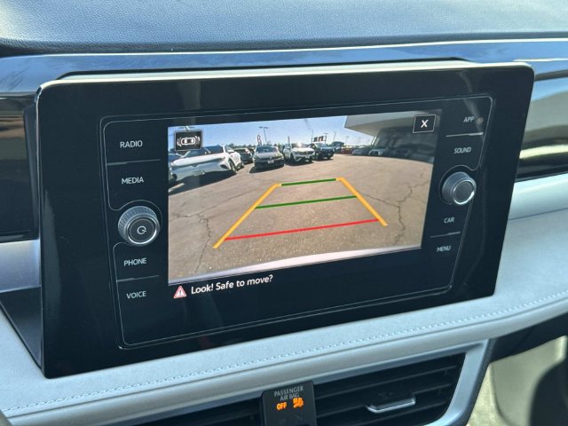 Certified 2025 Volkswagen Taos SE FWD image 19
