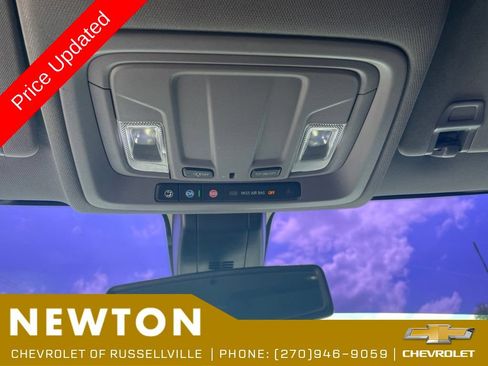 Used 2022 Chevrolet Silverado 2500 Custom w/ Custom Value Package AWD/4WD image 18