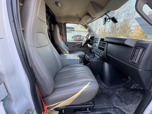 Used 2017 Chevrolet Express 2500 image 16