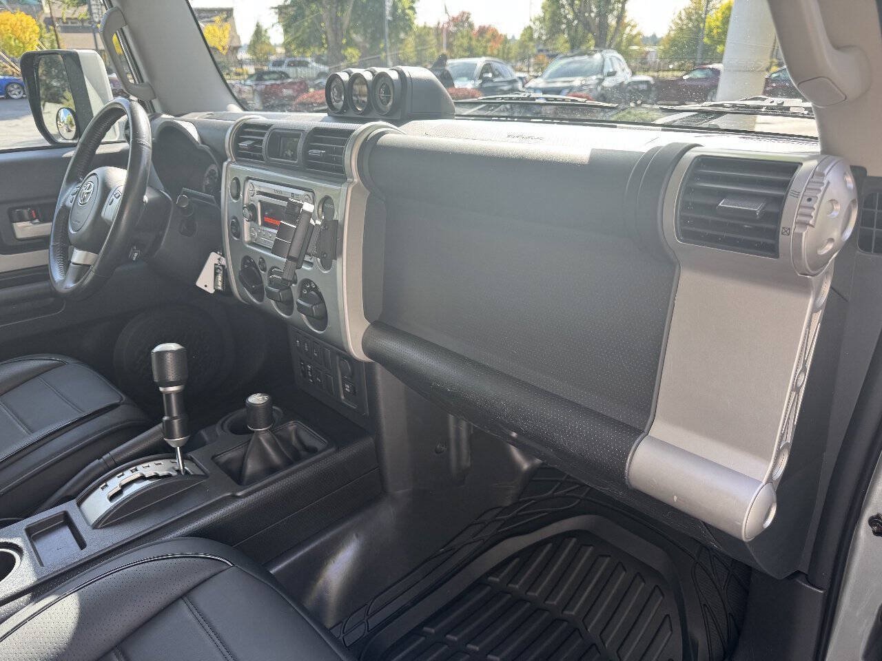Used 2011 Toyota FJ Cruiser 4WD w/ Upgrade Pkg image 25