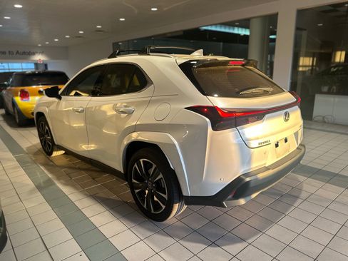 Used 2023 Lexus UX 250h FWD w/ Premium Package image 5