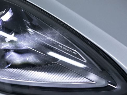 Certified 2024 Porsche Macan AWD/4WD image 16