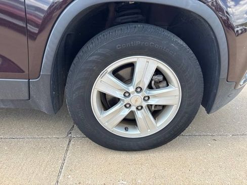 Used 2022 Chevrolet Trax LT w/ LT Convenience Package AWD/4WD image 25