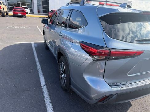 Used 2023 Toyota Highlander XLE image 8