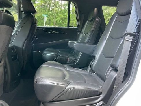 Used 2018 Cadillac Escalade Platinum RWD image 15