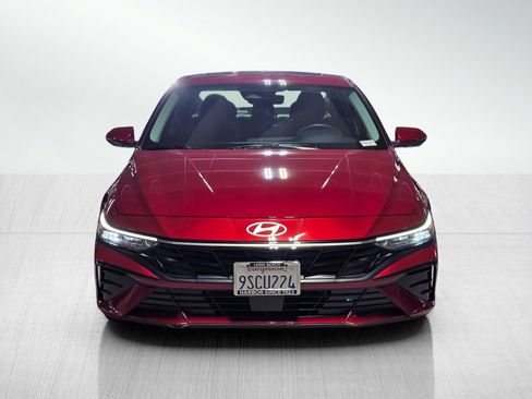 Certified 2025 Hyundai Elantra Limited image 2
