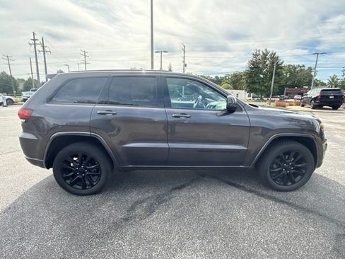 Used 2019 Jeep Grand Cherokee Altitude AWD/4WD image 6