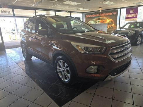 Used 2017 Ford Escape SE w/ Equipment Group 201A FWD image 5