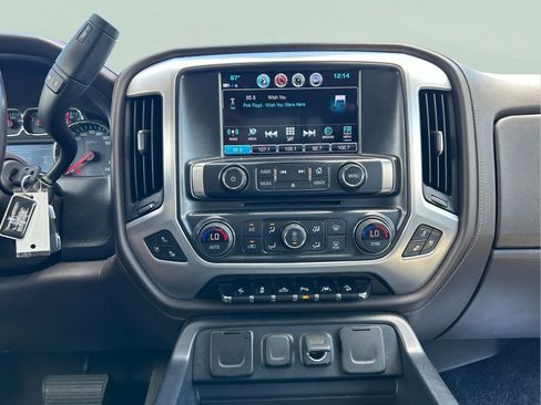 Used 2018 GMC Sierra 1500 SLT AWD/4WD image 16