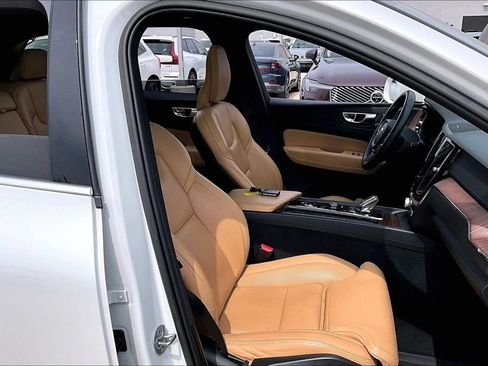 Used 2023 Volvo XC60 B5 Ultimate w/ Climate Package AWD/4WD image 8