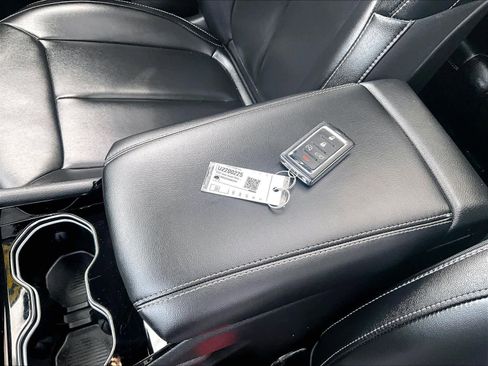 Used 2023 Jeep Grand Cherokee L Limited w/ Black Appearance Package image 31