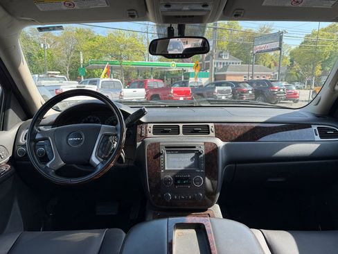 Used 2014 GMC Sierra 2500 Denali w/ Suspension Package, Off-Road AWD/4WD image 18