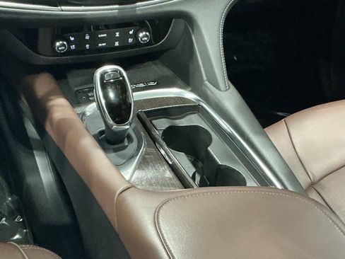 Used 2021 Buick Enclave Avenir w/ Avenir Technology Package image 24