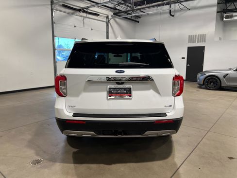 Used 2020 Ford Explorer XLT w/ Equipment Group 202A image 4