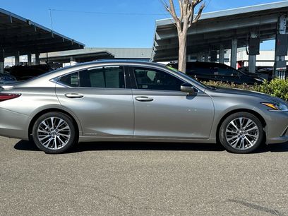Used 2019 Lexus ES 300h w/ Premium Package