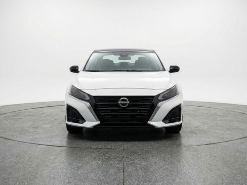 Used 2025 Nissan Altima 2.5 SV image 2