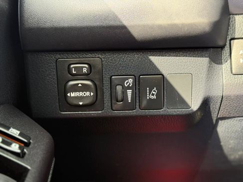 Used 2018 Toyota RAV4 LE image 24