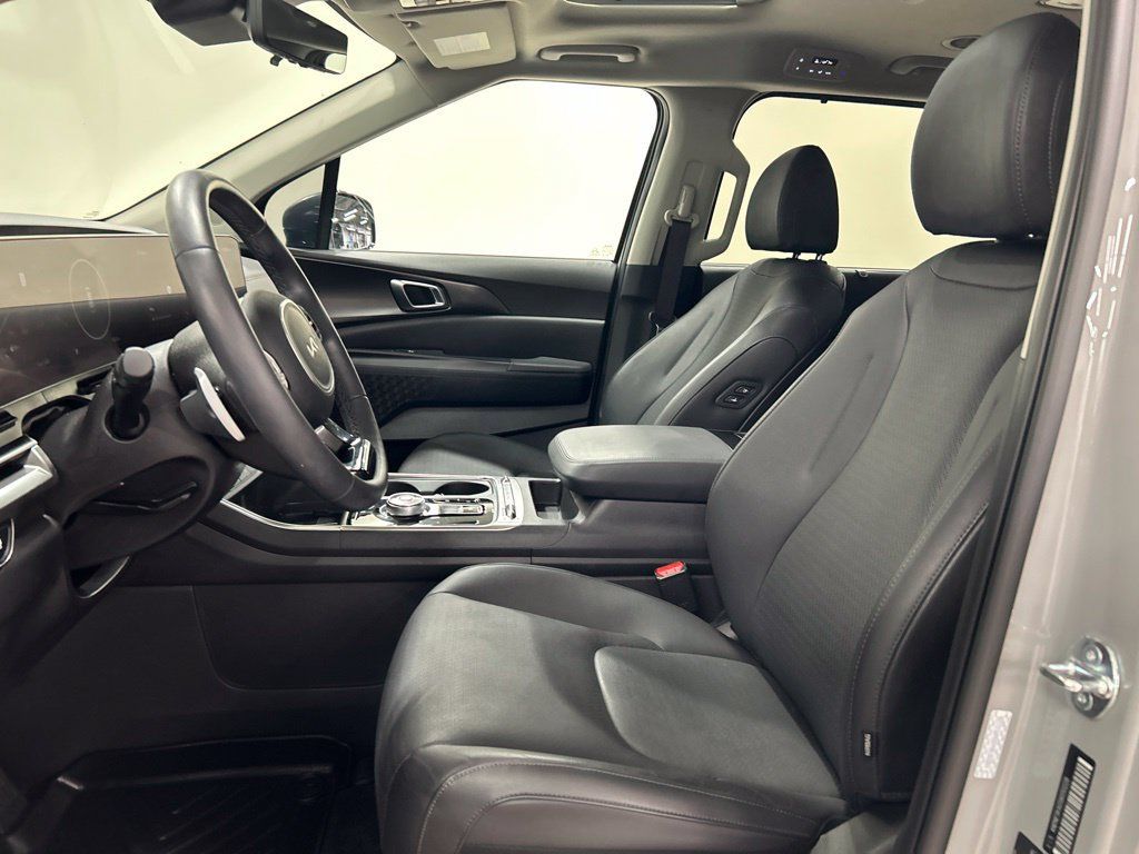 Certified 2025 Kia Carnival SX Prestige FWD image 10