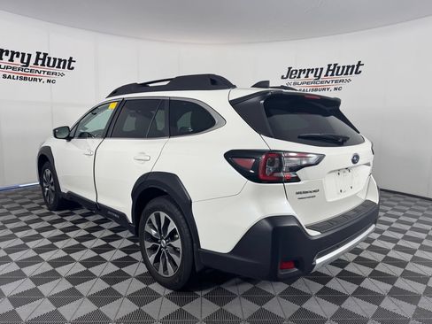 Used 2023 Subaru Outback Limited AWD/4WD image 9