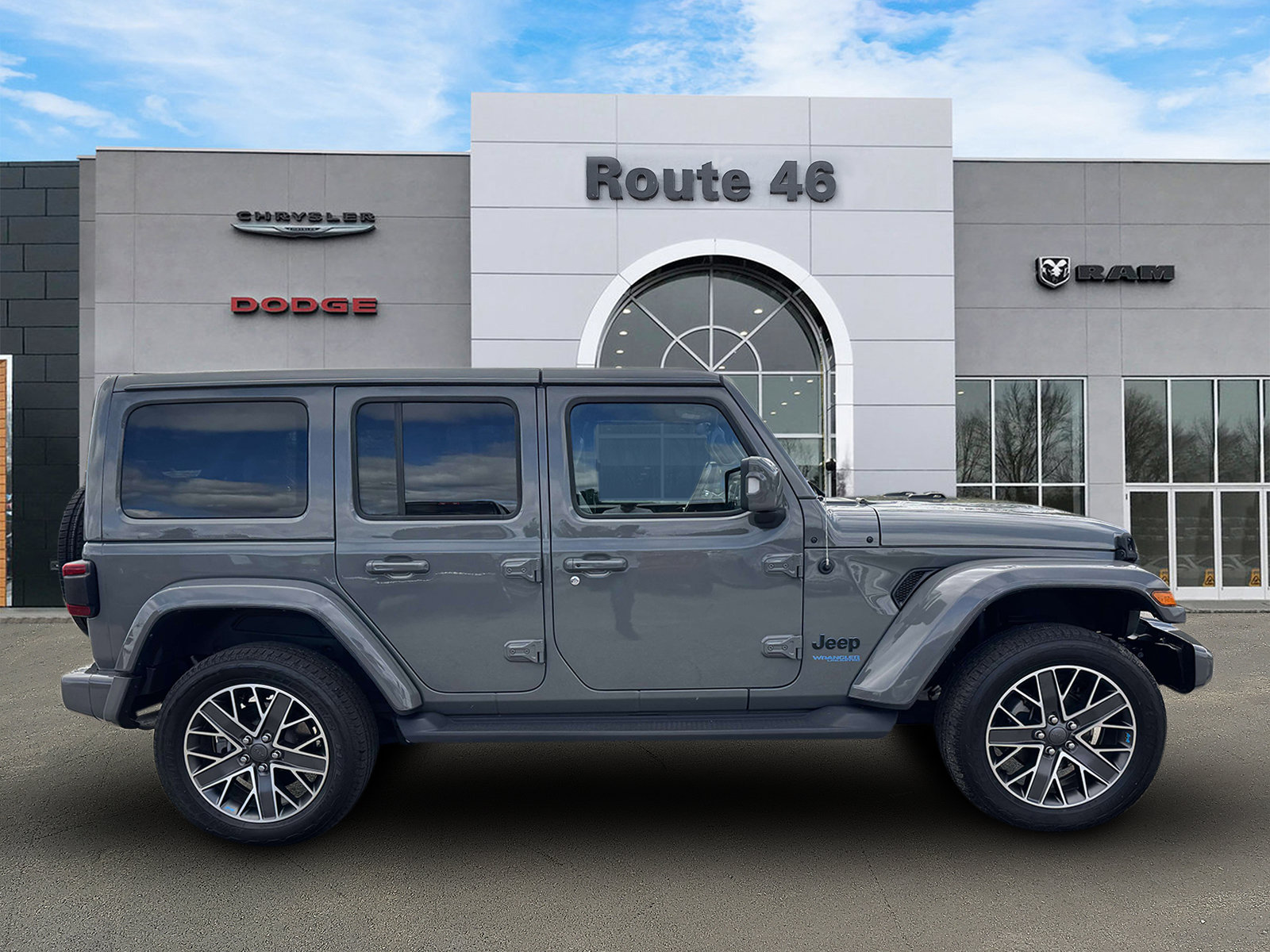 Used 2022 Jeep Wrangler Unlimited Sahara AWD/4WD image 6