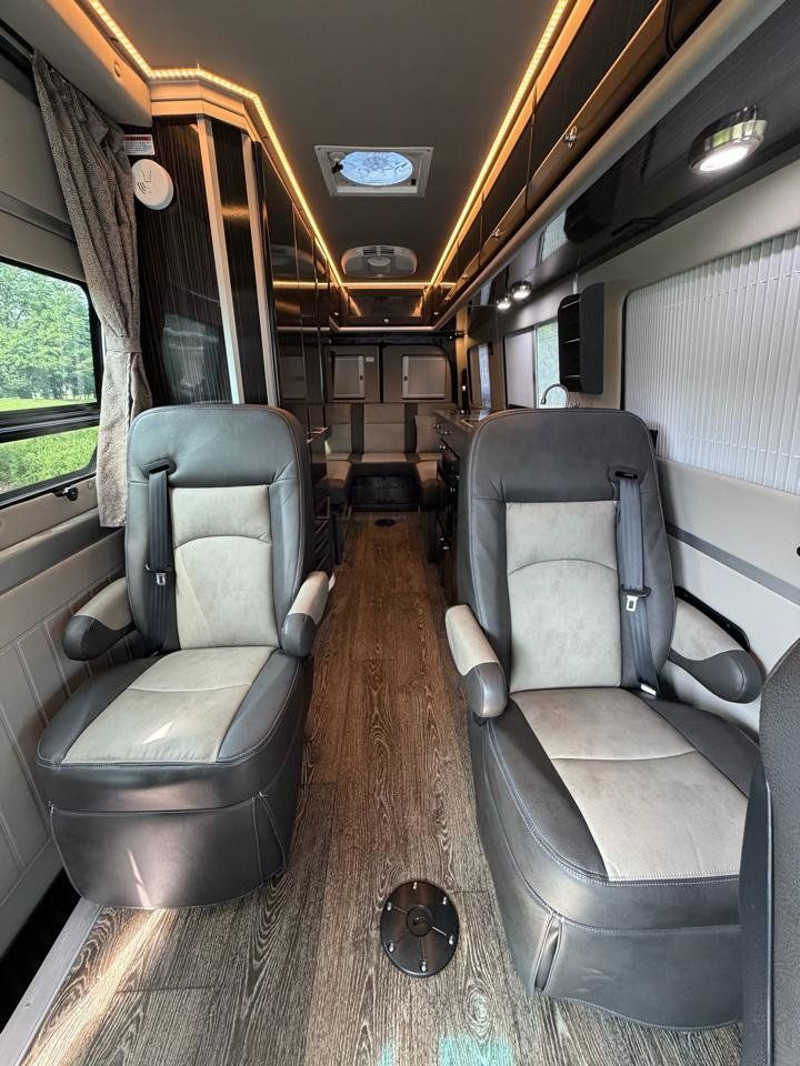 Used 2017 Mercedes-Benz Sprinter 3500 image 57