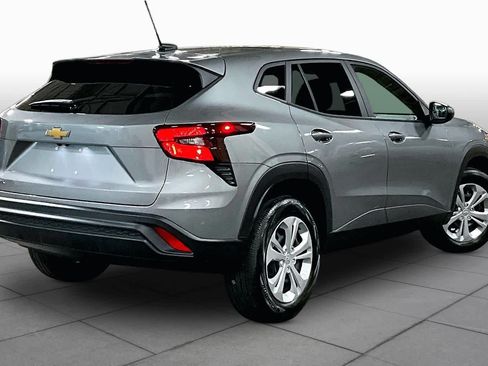 Used 2026 Chevrolet Trax LS FWD image 13