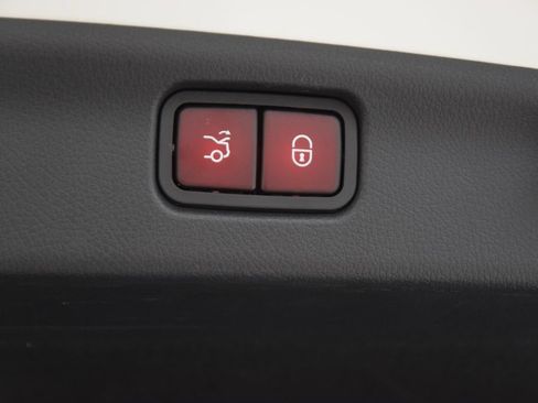 Used 2023 Mercedes-Benz C 300 Sedan image 29